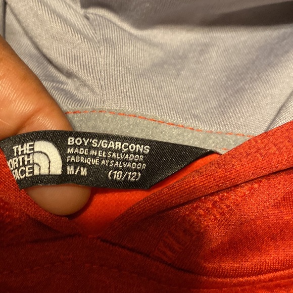 NWOT the north face boys shirt size M/M(10/12) - Picture 5 of 8